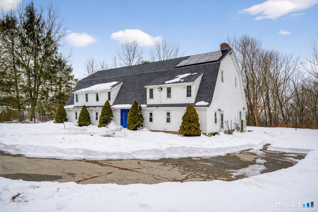 Versatile and spacious property in Griswold offering exceptional flexibility for homeowners and investors alike.