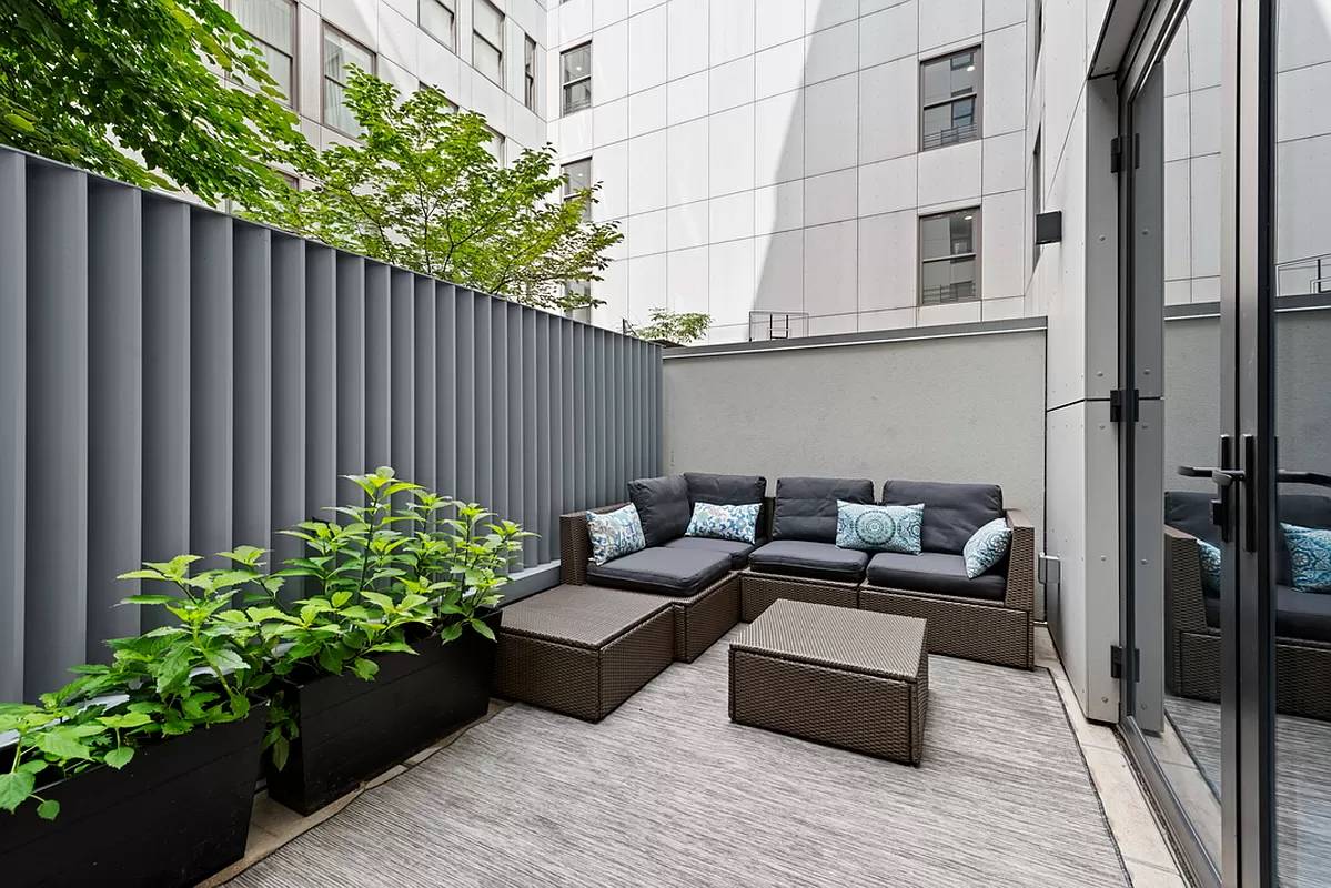 Step into 71 Reade Street, an architectural gem crafted by the esteemed Selldorf Architects, nestled in the vibrant heart of Tribeca.