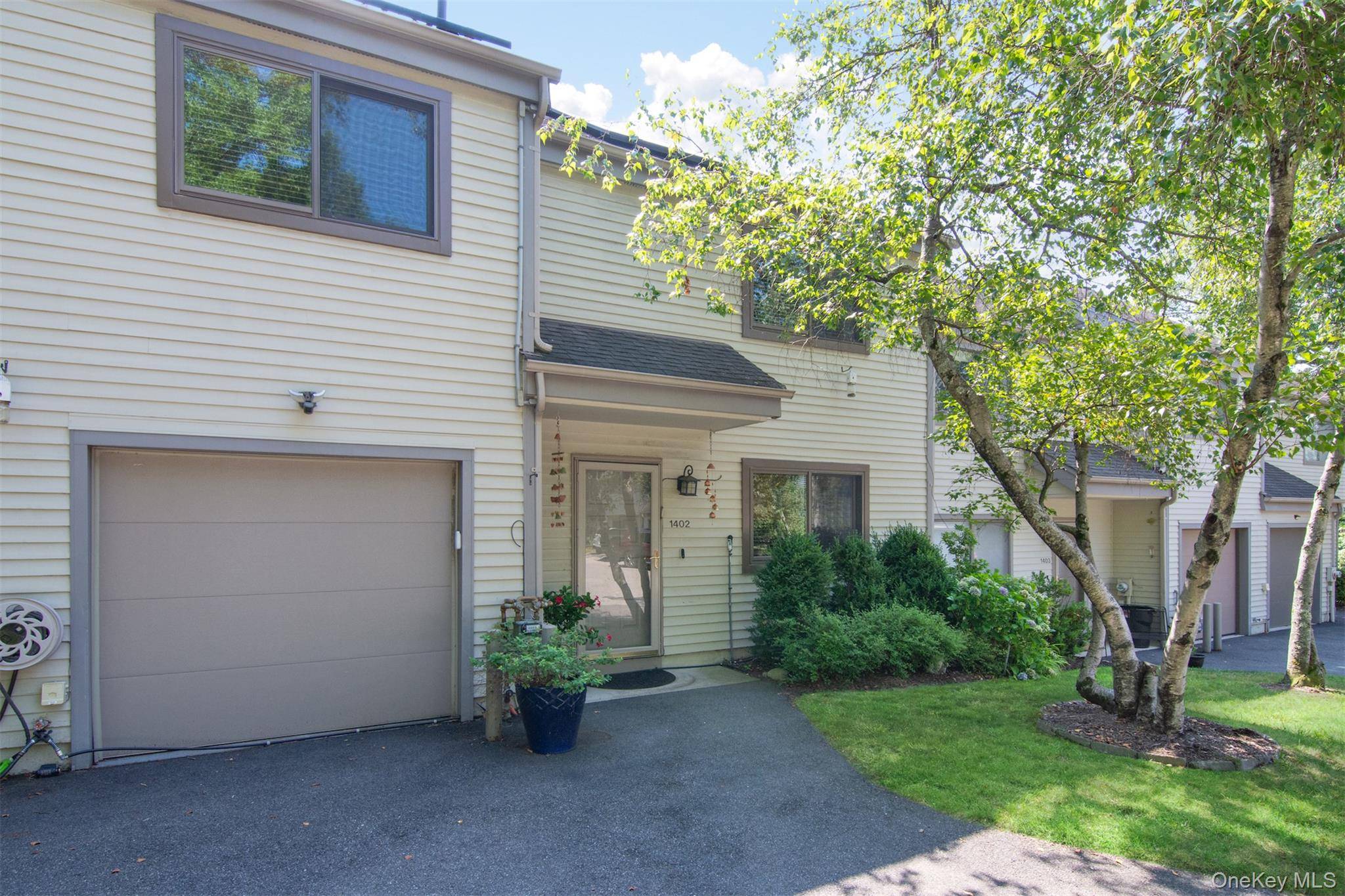 Welcome to this charming 3 bedroom, 2 bath townhouse located in the desirable Hunters Run community of Dobbs Ferry.