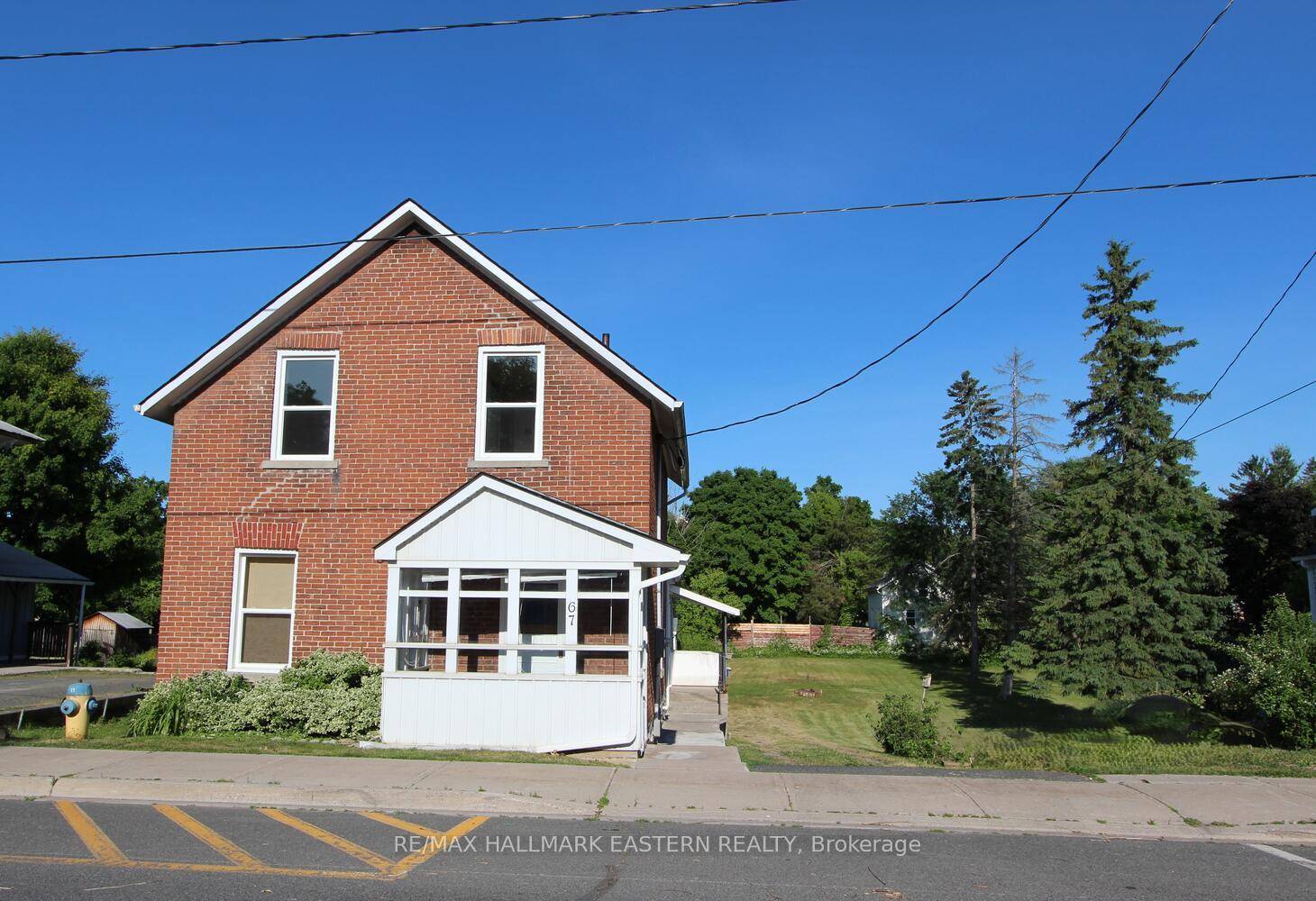 CAMPBELLFORD Charming storey and a half brick home just south of downtown !