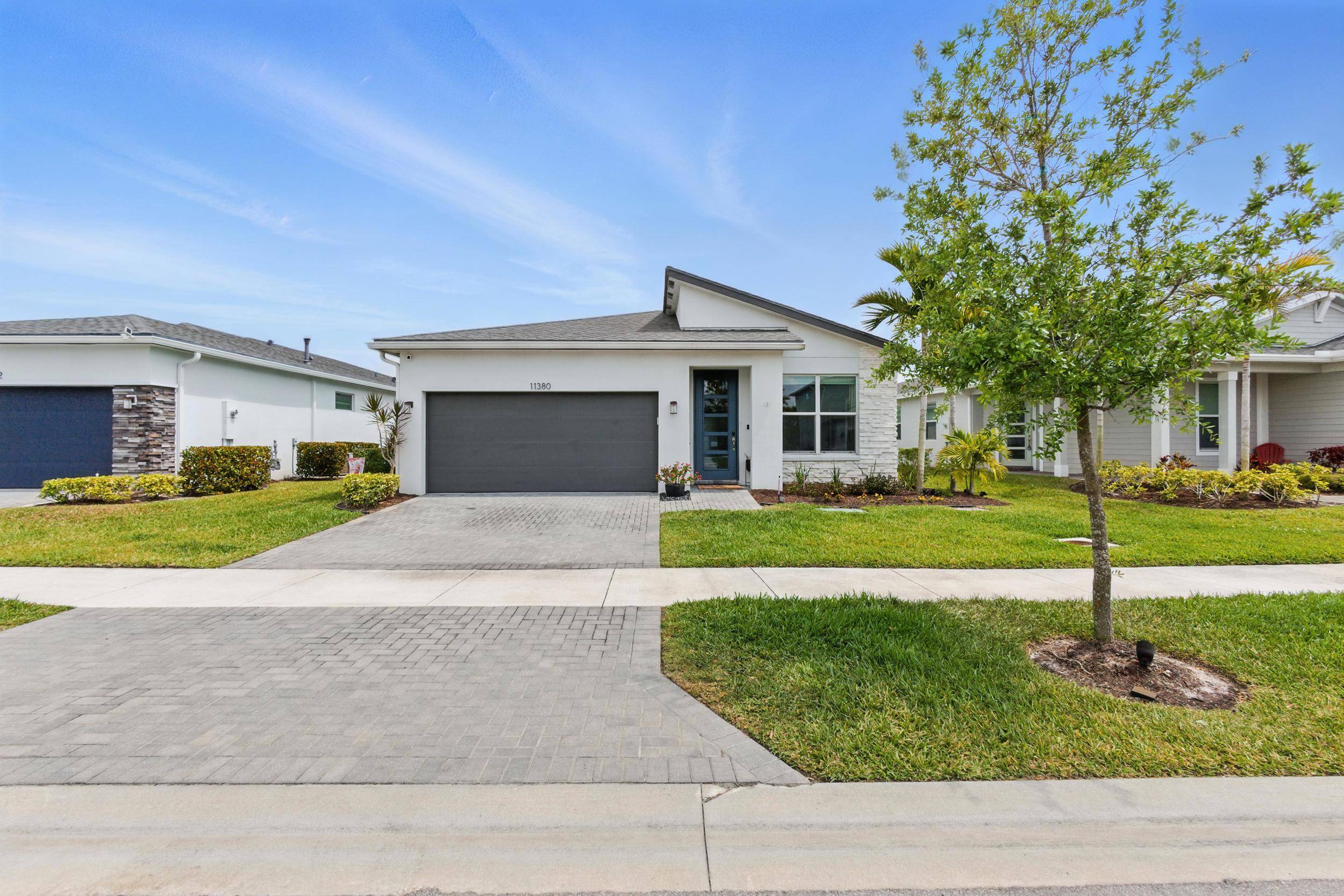 Stunning 4 Bed, 3 Bath Home in Tradition Lake View !