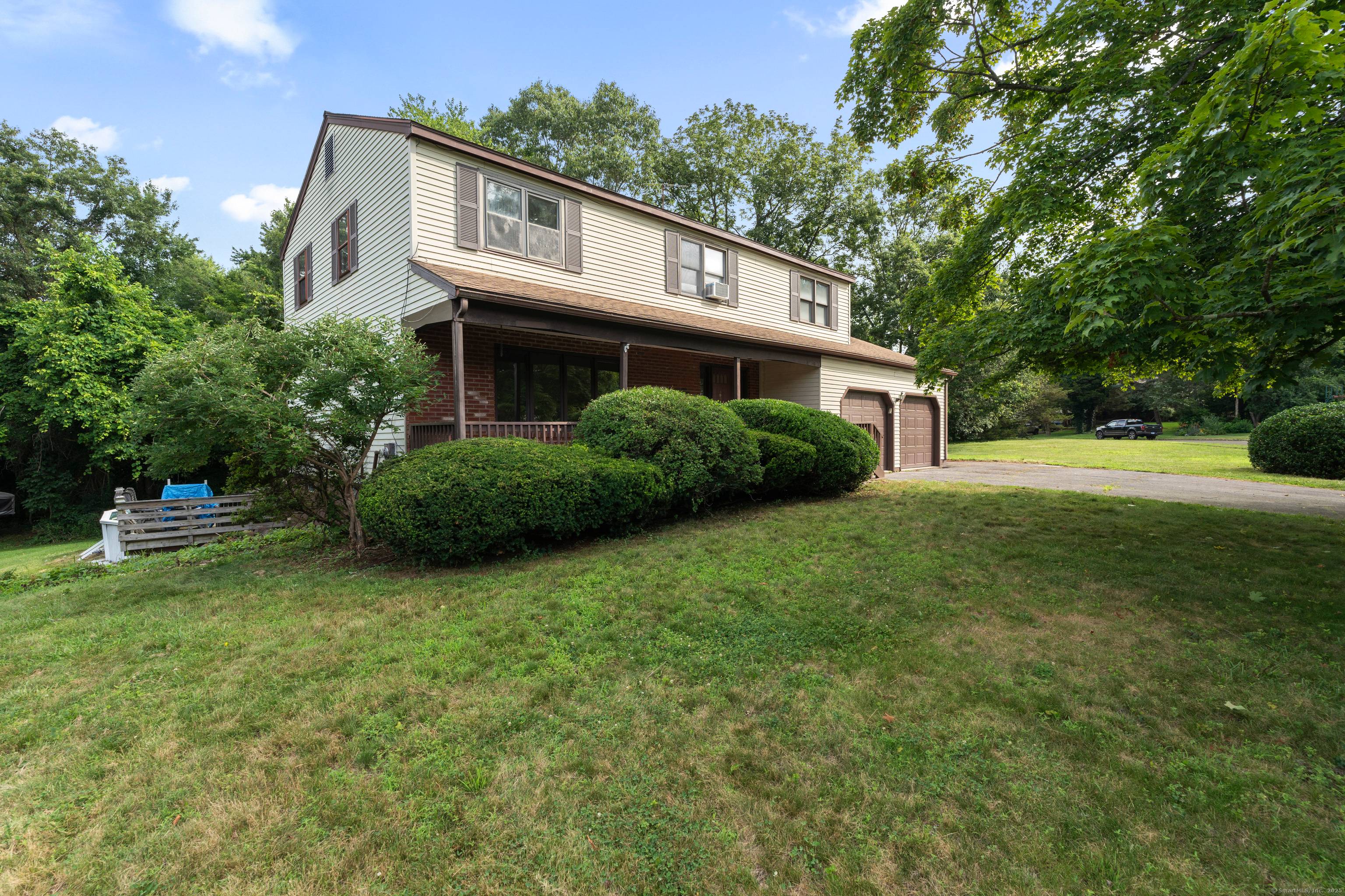 Spacious and Updated Colonial in a Prime Southington location !