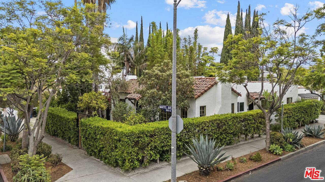 953  N Martel Ave 2BR Hollywood Hills East La
