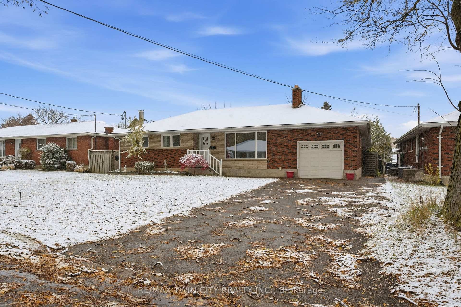 Welcome to 9 Waddington Street, where charm, comfort, and convenience come together in the highly sought after Grand Woodlands neighbourhood.