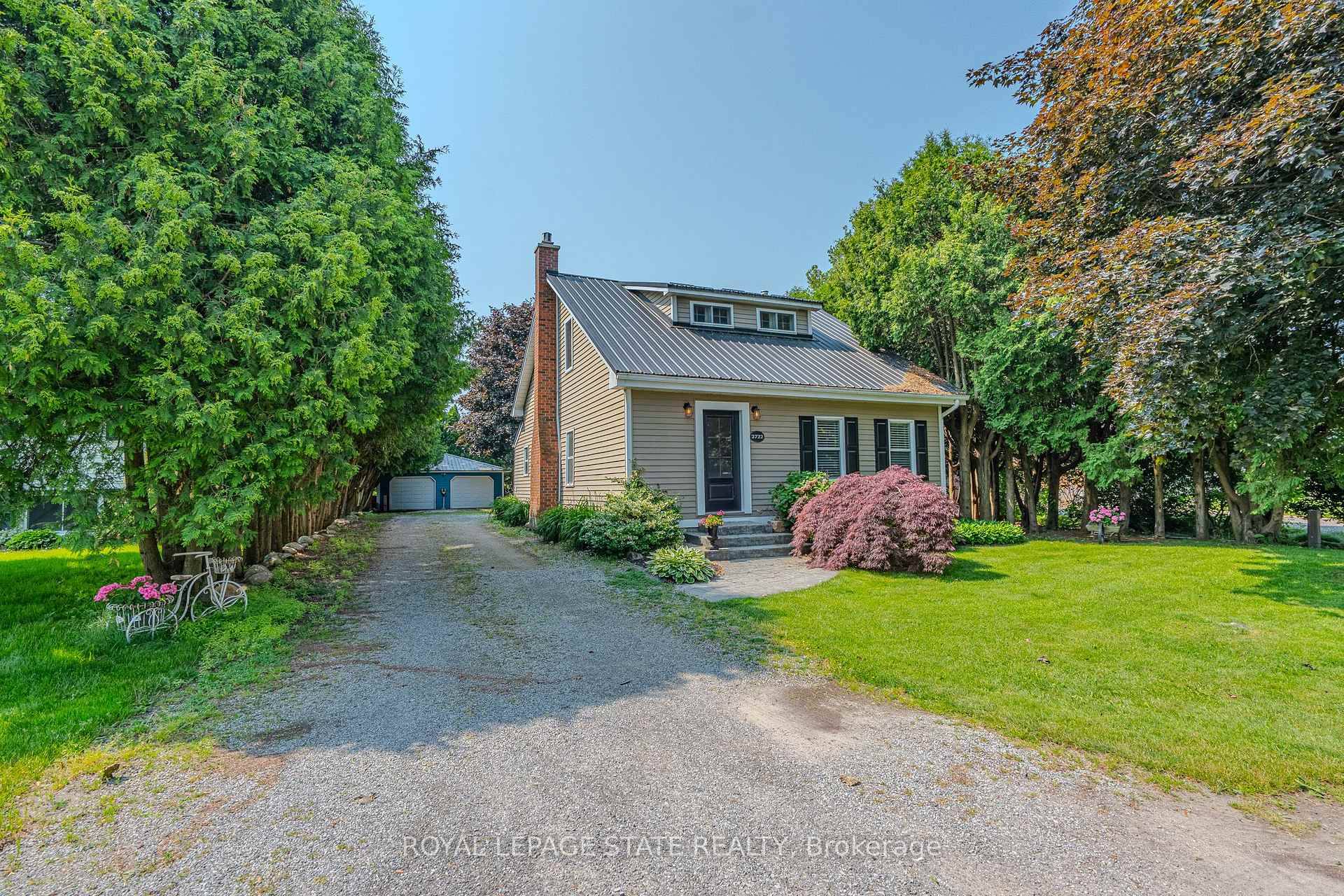 For those dreaming of a peaceful country lifestyle without sacrificing urban convenience, this exceptional property offers the best of both worlds.