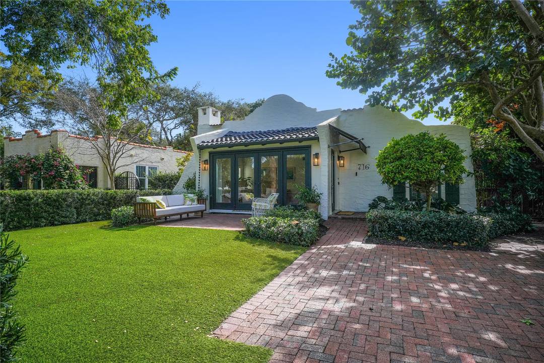 Charming historic home in highly sought after Rio Vista, one of Fort Lauderdale s most desirable neighborhoods.