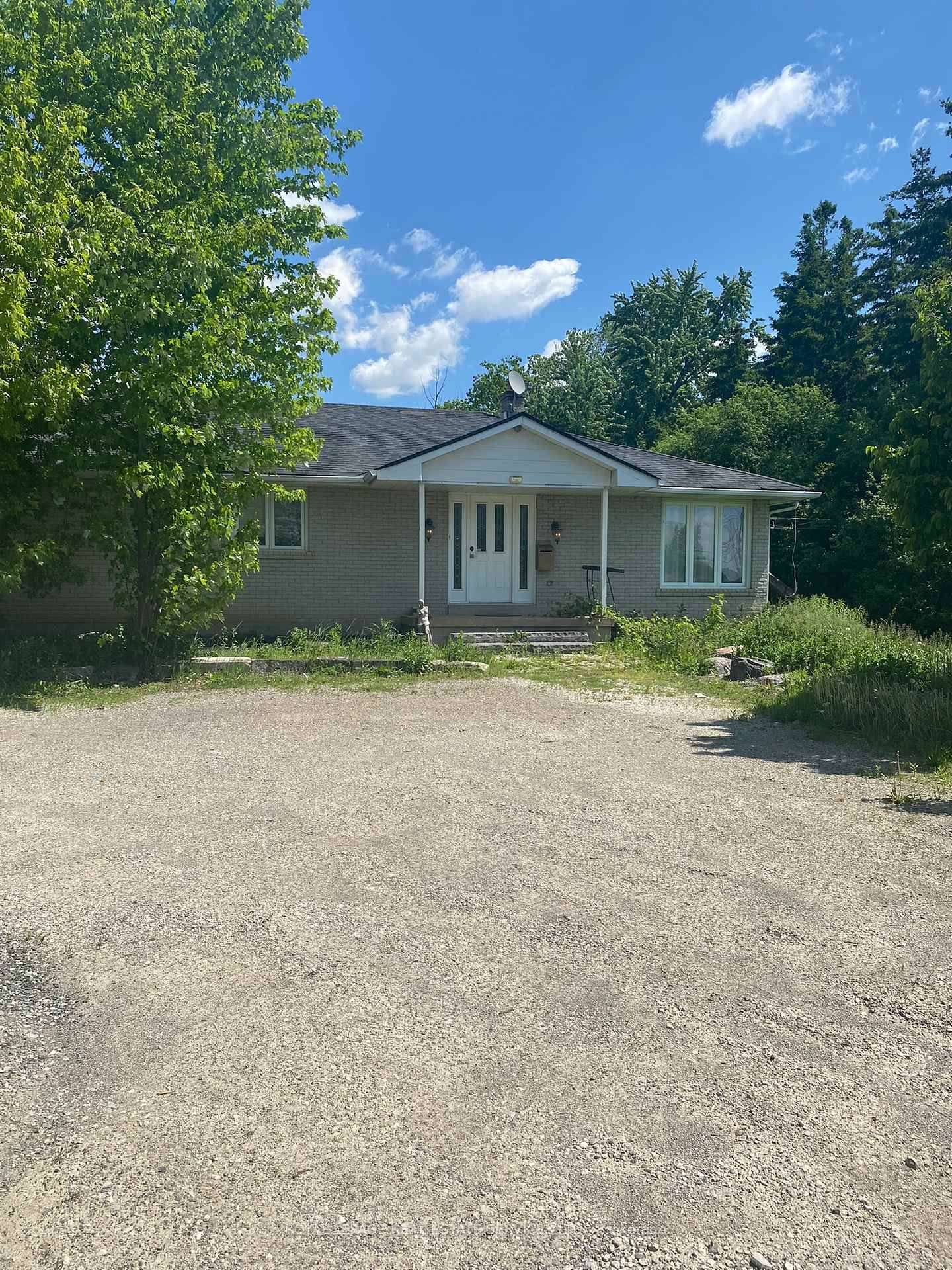Large 4 bedroom home in south Georgetown and situated on 1.