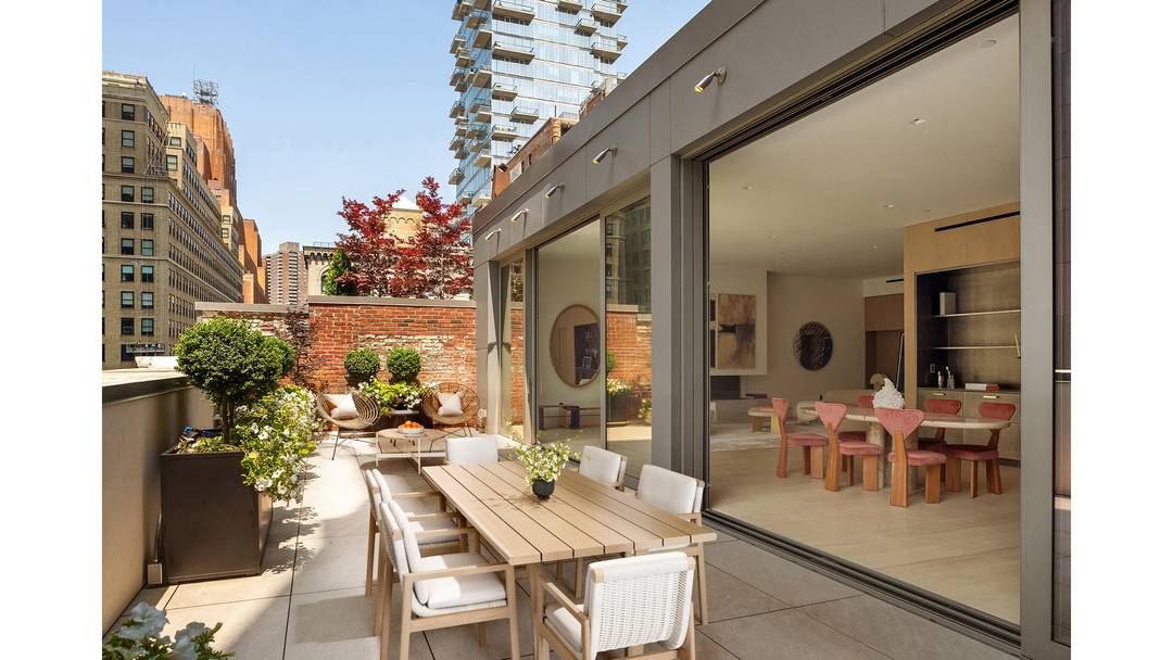 STUNNING PENTHOUSE FEATURING OVER 1, 500 SF OF PRIVATE OUTDOOR SPACE ACROSS TWO EXPANSIVE TERRACES A true standout, this spectacular penthouse at 85 Worth Street offers over 1, 500 square ...