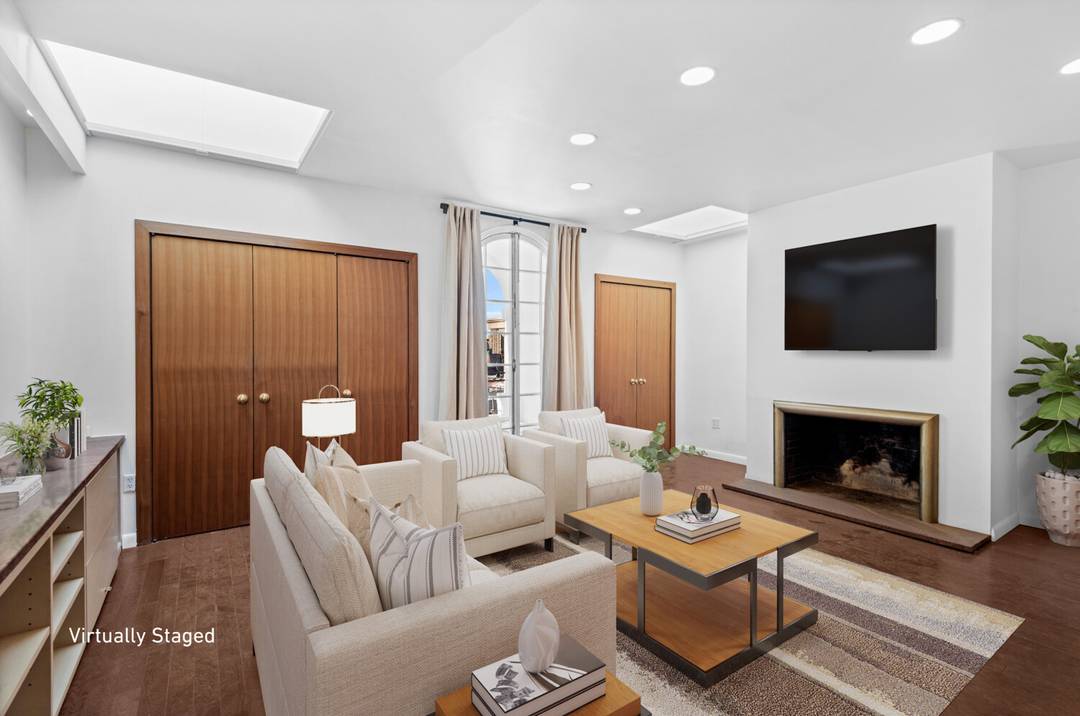 Rare Penthouse Opportunity This large alcove studio which can easily be converted into a junior 1 bedroom nestled within the elegant Beaux Arts co op known as The Hayden House, ...