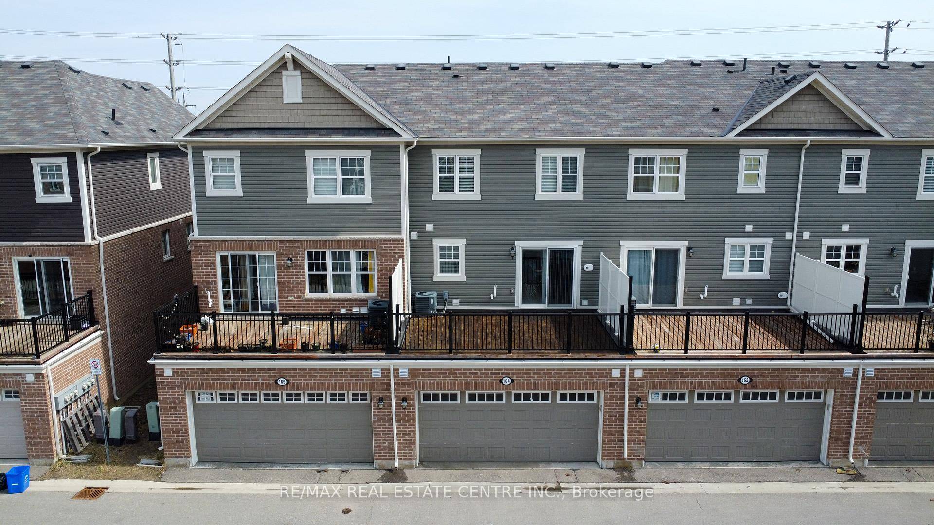 Stunning, Upgraded 3 1 Br amp ; 3 Washroom 2 car Garage Townhouse in the vibrant Wilmont community.