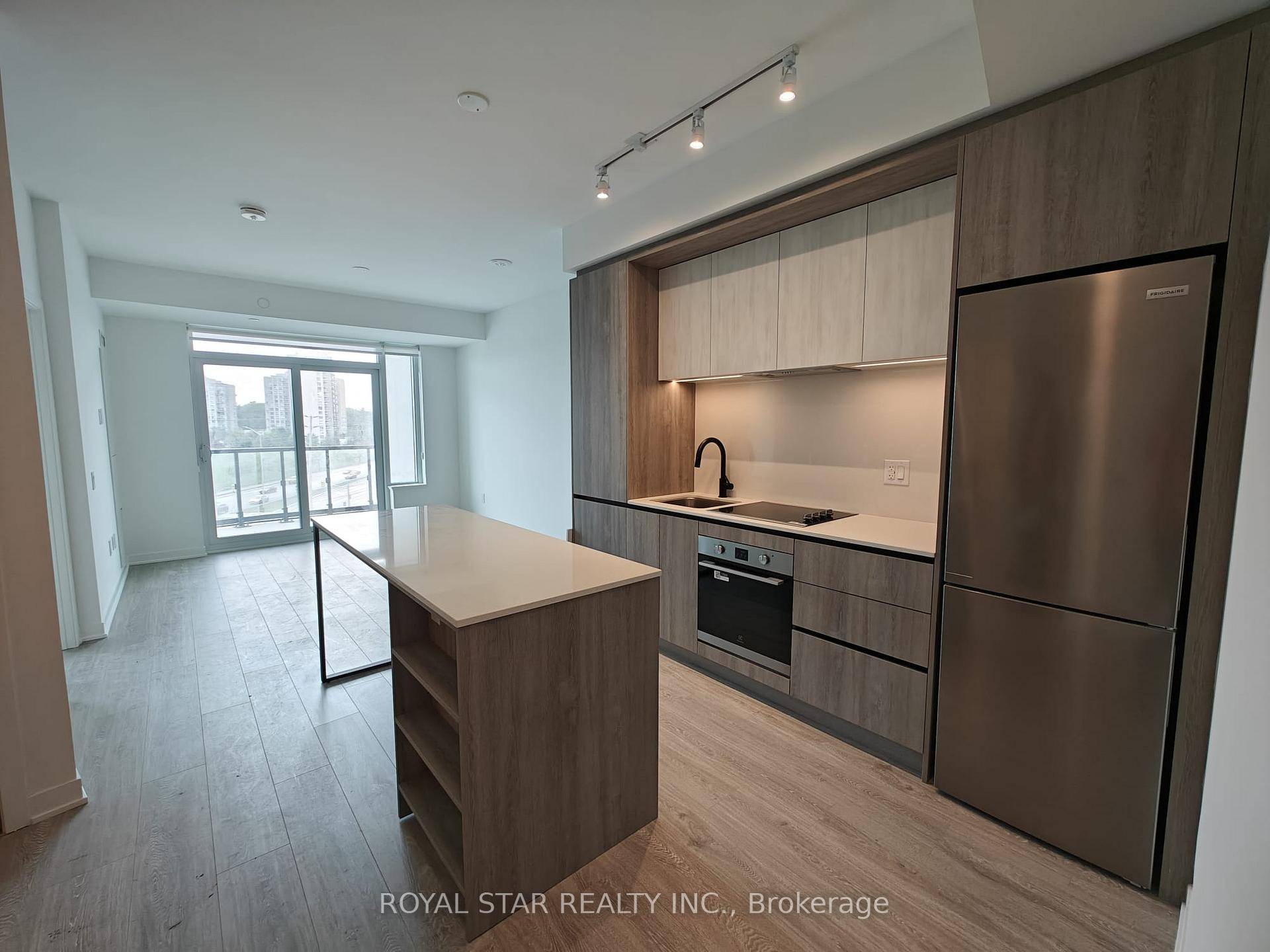 GORGEOUS 1 PLUS DEN IN A BRAND NEW BUILDING BY AWARD WINNING DANIEL'S BUILDER.