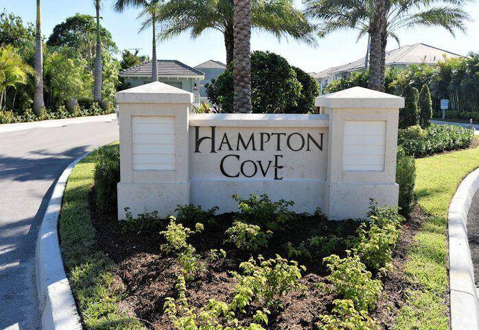 A Beautiful luxury gated community in the heart of Juno Beach North Palm Beach minutes to Beach, Gardens Mall, I 95, Fine Dinning, and 20 minutes to airport.