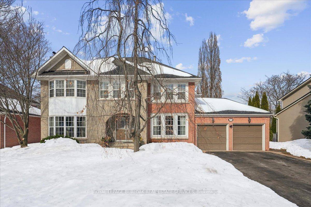 Welcome to 2057 Hadfield Court, a family friendly gem in Burlington's desirable Millcroft neighbourhood !