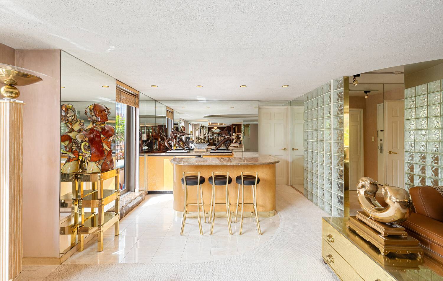 Condo Rules No Board Interview Immediate Subletting NOT a Land Lease An architectural masterpiece in the sky, this rare penthouse combination of three residences offers an extraordinary canvas for modern ...