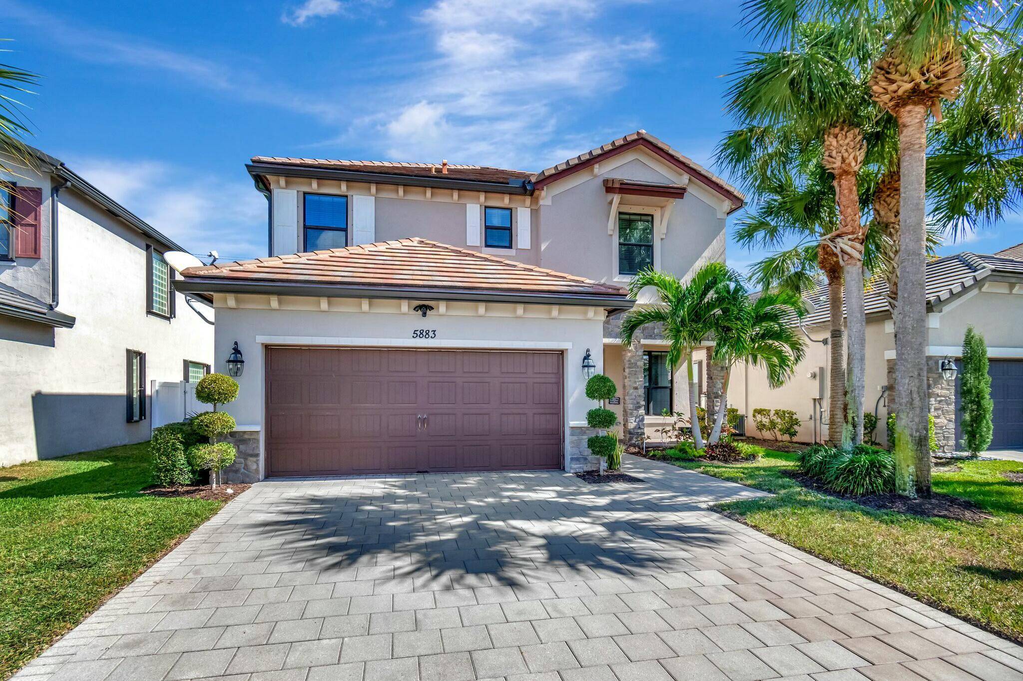 Built in 2016 by Lennar Homes, this residence boasts five spacious bedrooms, three well appointed bathrooms, and a generous living area of 2486 sq ft.