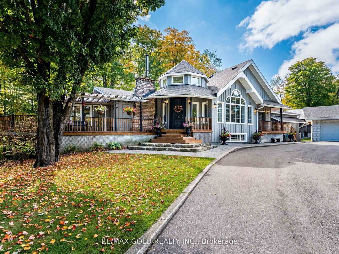 Discover the perfect blend of charm, space, and modern living at this beautiful country property in the heart of Caledon.
