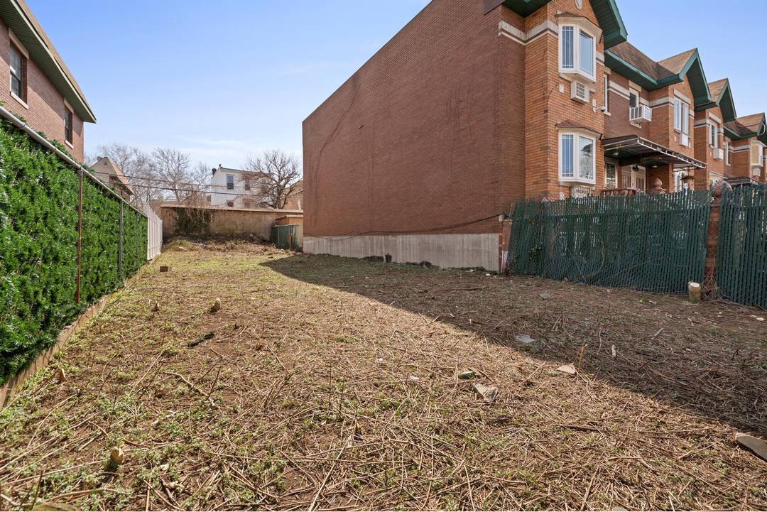 This beautifully vacant plot of land is perfectly located at Bedford Stuyvesant.