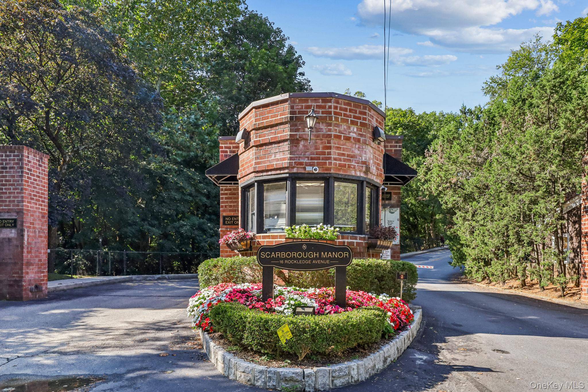 Welcome to Scarborough Manor, a premier Hudson River co op community in Ossining offering resort style amenities and spacious living.