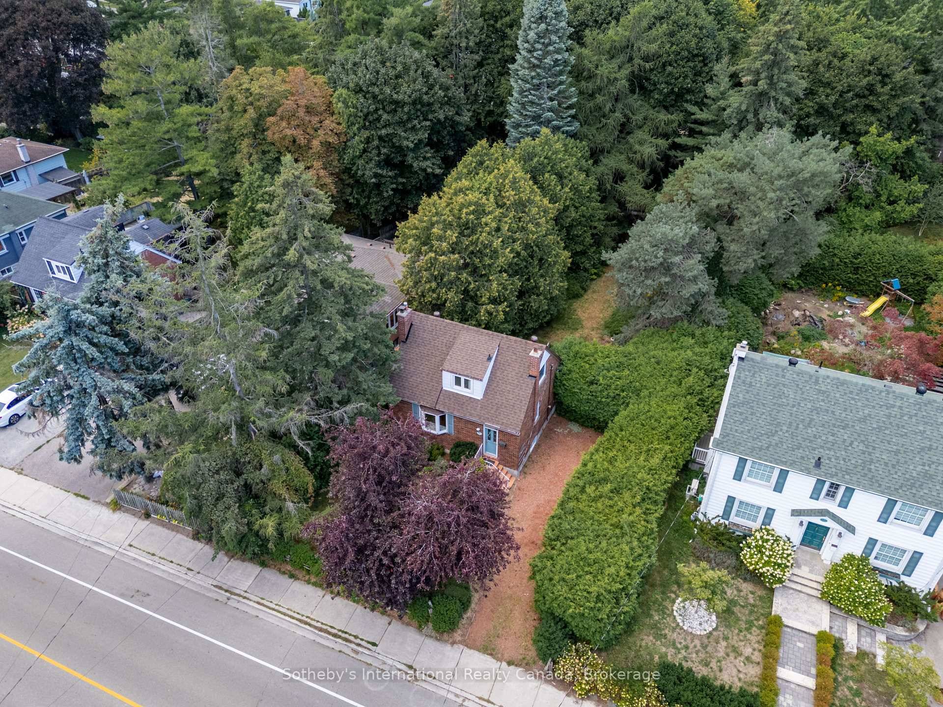 Wonderful south Clarkson location, on the edge of Rattray Marsh.