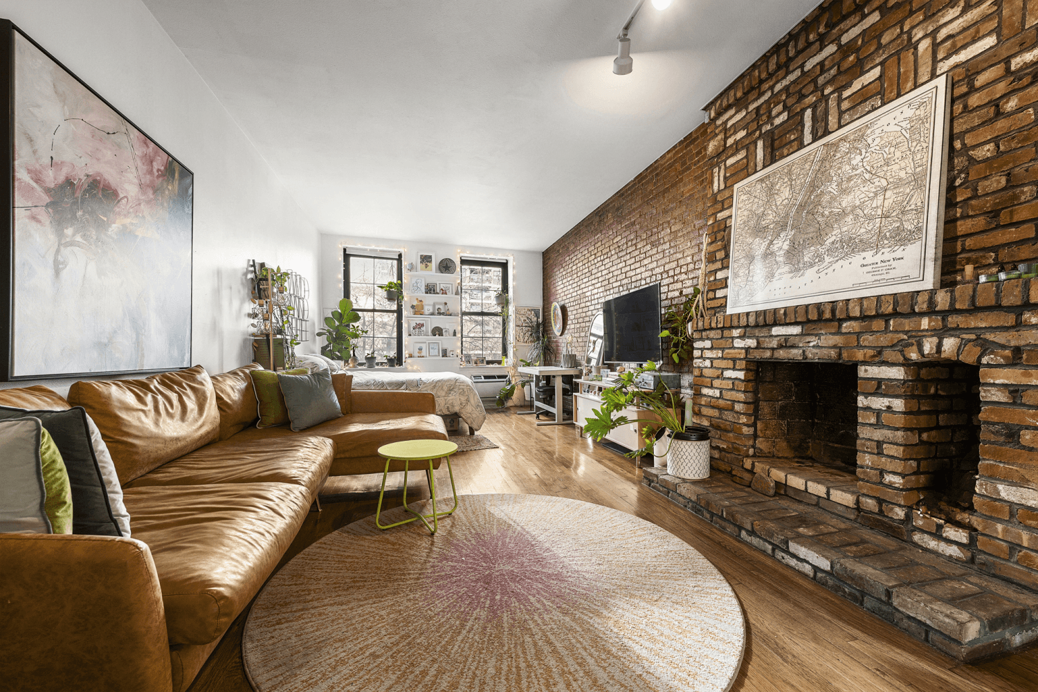 SEAPORT LOFT LIKE STUDIO HISTORIC CHARM WITH MODERN LUXURY This loft like studio with wood burning fireplace in The Bindery offers the perfect blend of character and convenience in the ...