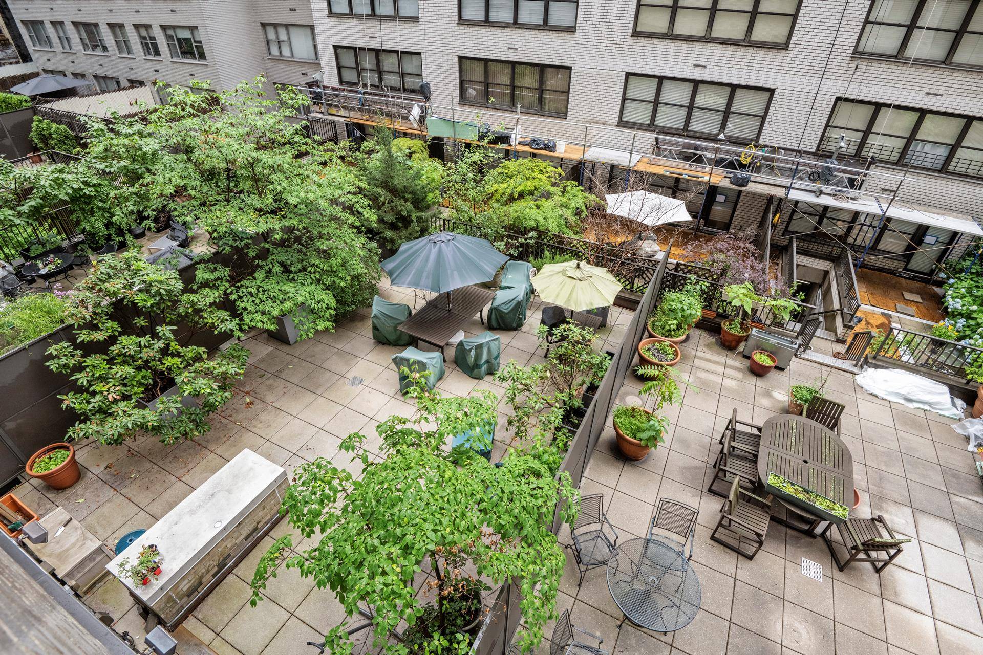 Welcome to Apt. 4C at the Harridge House a beautiful apartment, fully furnished 1 bedroom, 1 bathroom, an exceptional layout and custom closets.