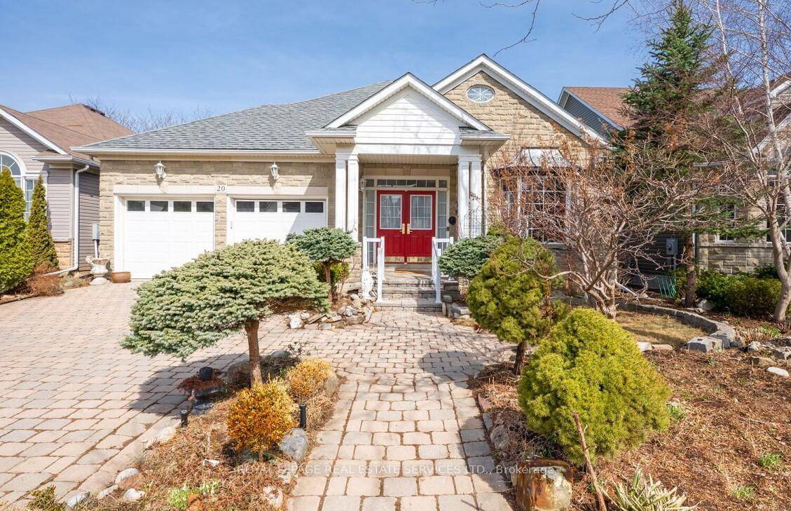 Welcome to this charming bungalow in the peaceful and highly desirable Villages of Glancaster neighbourhood ; perfect blend of modern, comfort and convenience.