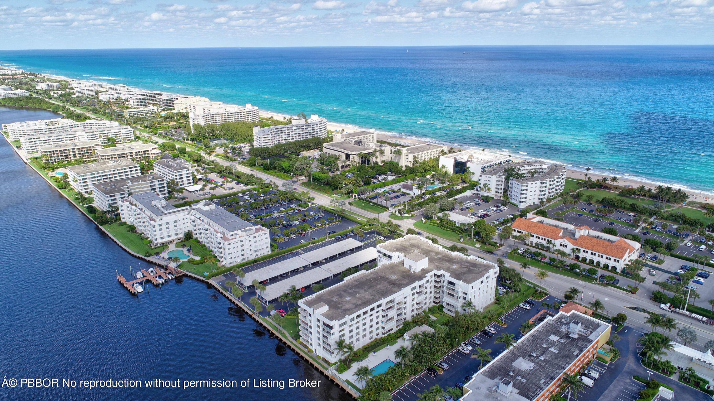 Beautifully updated 2BR 2BA split in the sought after La Palma Palm Beach.