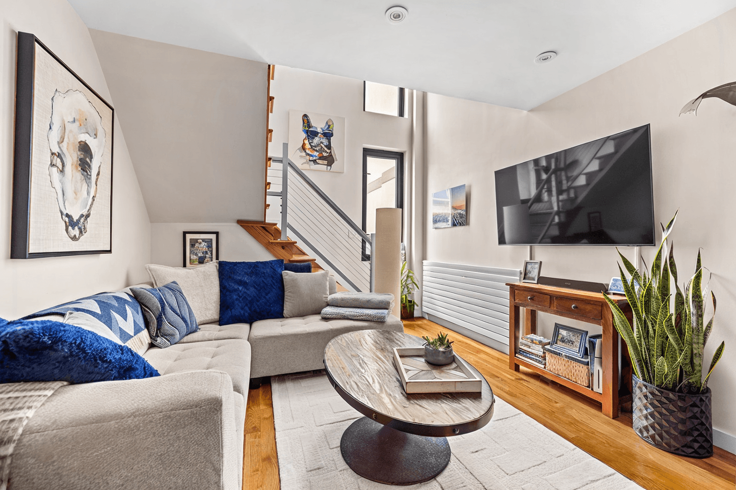 Modern Upper East Side One Bedroom Duplex with Balcony Nestled on a picturesque tree lined block in the Upper East Side, this beautifully renovated 1 bedroom, 1 bathroom duplex offers ...
