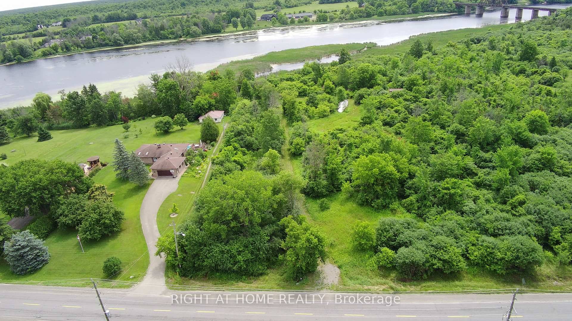 Waterfront building lot on the Rideau River !