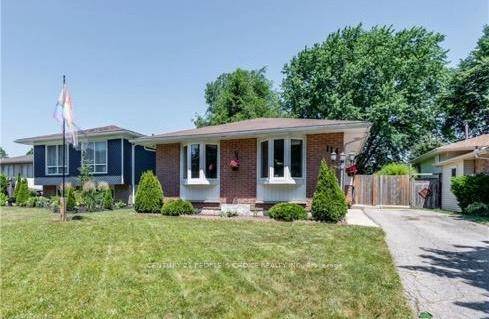 Ready to move in. Bright, spacious, clean and beautiful Detached 3 Bedrooms and one full bathroom House at Prime location amp ; located on a quiet street.