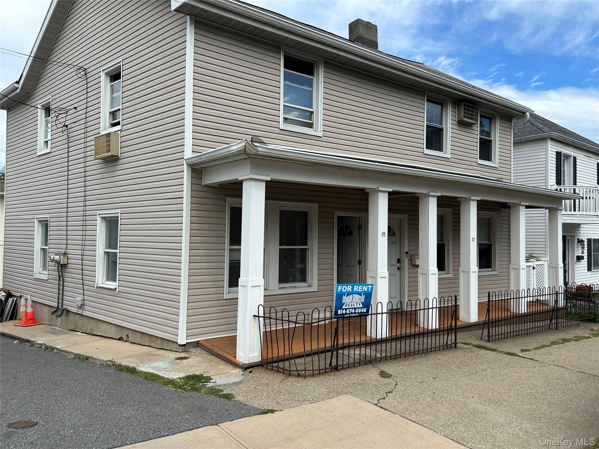 Conveniently located 3 bedroom 1.