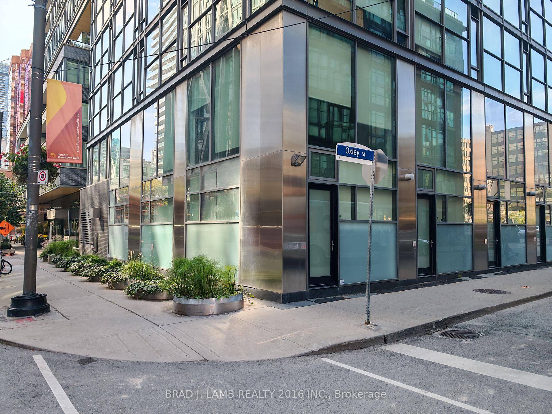 Elevate your urban lifestyle with this exceptional live work end unit townhome in the heart ofKing Westa rare gem perfect for professionals, creatives, and entrepreneurs seeking a seamlessblend of residence ...