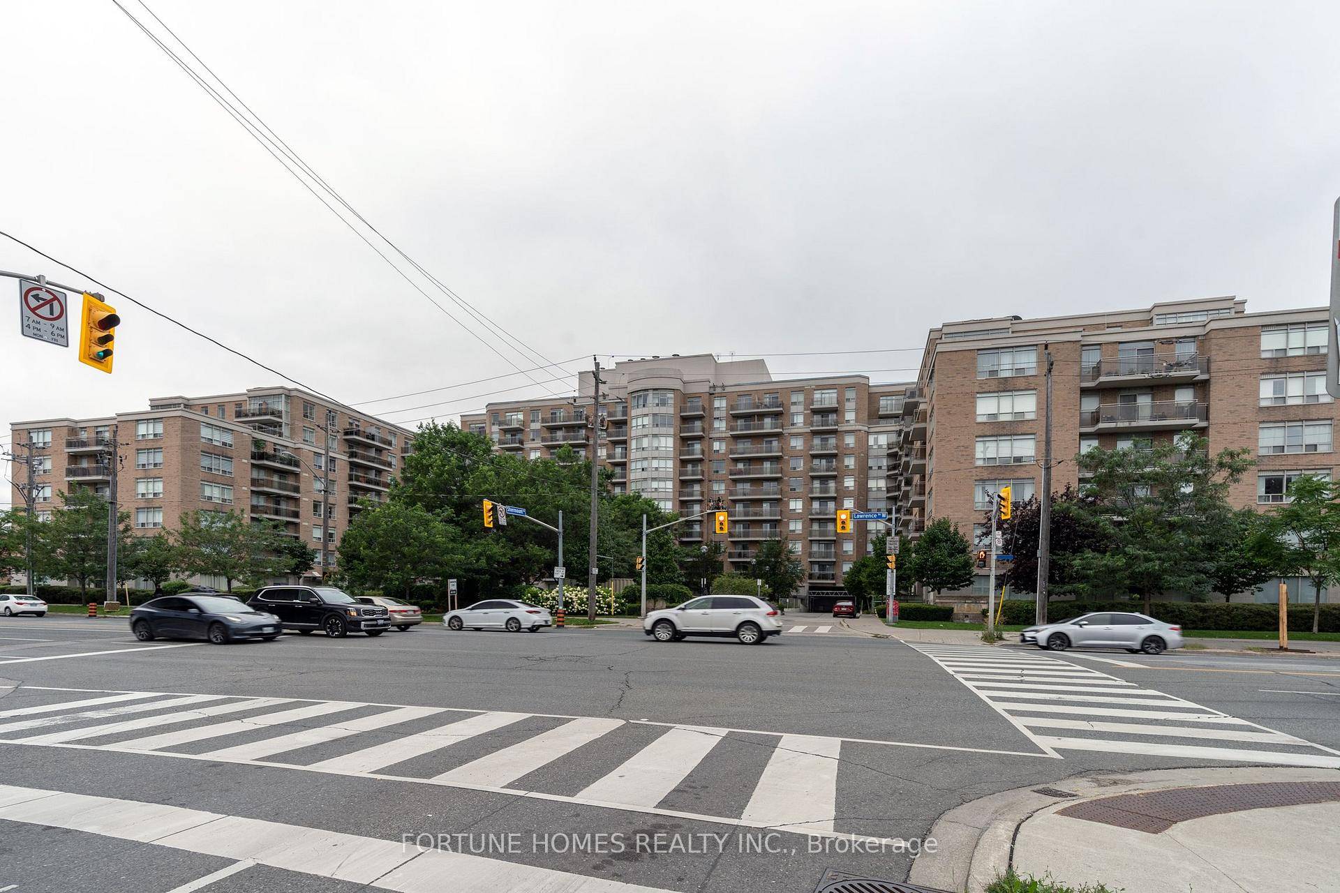 Welcome to 650 Lawerence Ave W 816 !