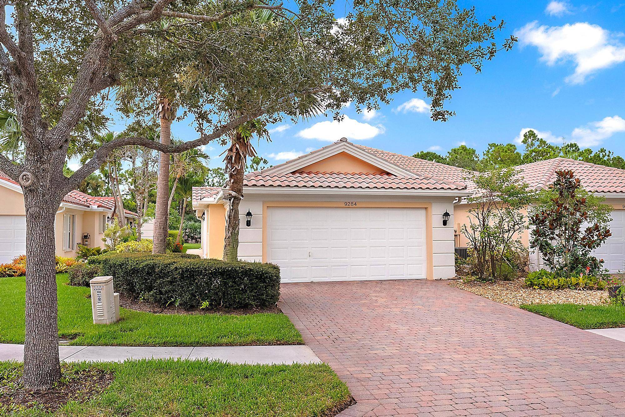 CHARMING two bedroom, two bathroom home located in the peaceful community of The Retreat at Seabranch in Hobe Sound.