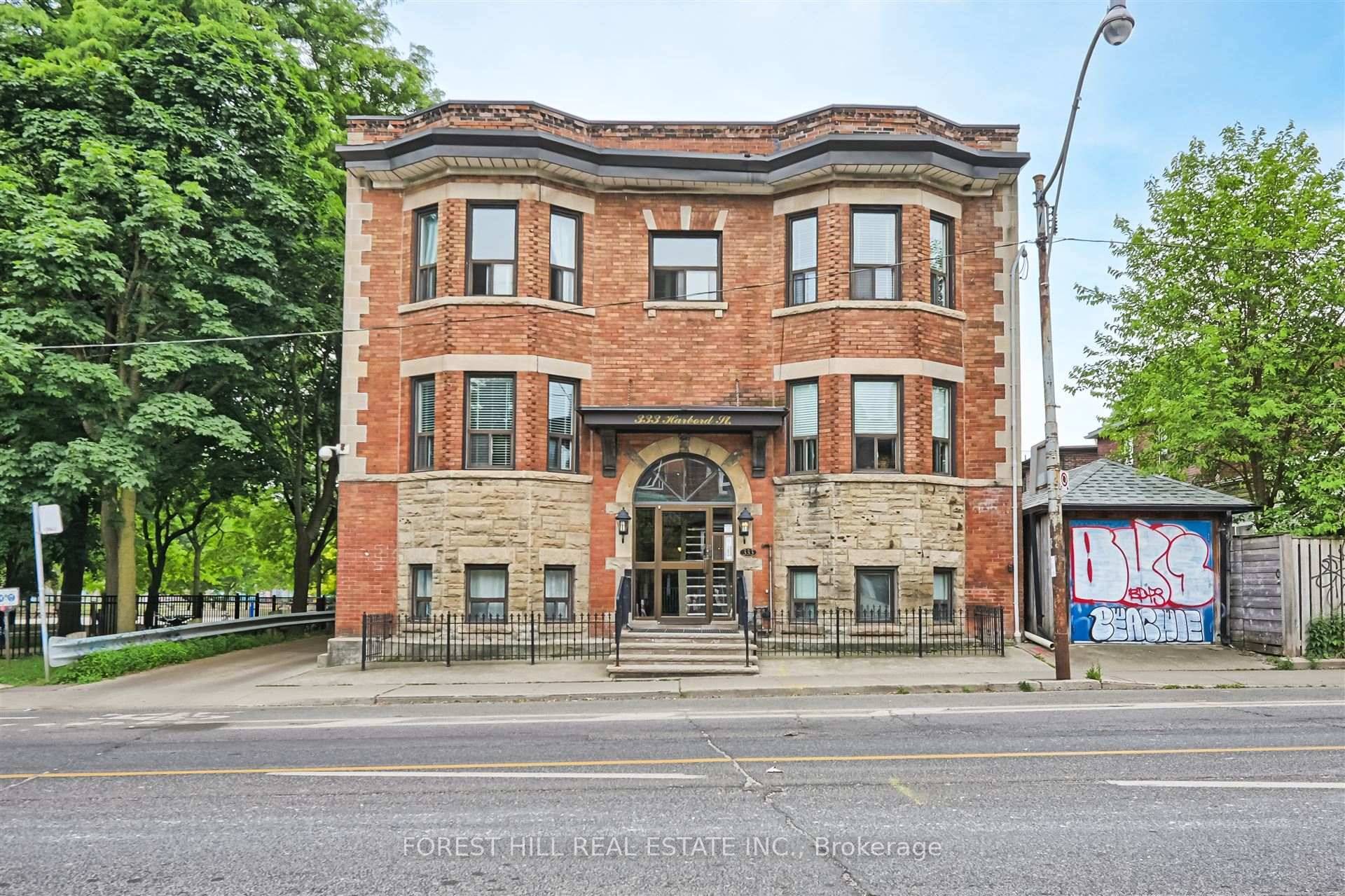 FURNISHED Ground Floor Bachelor Unit In The Harbord amp ; Ossington Palmerston Little Italy Neighbourhood !