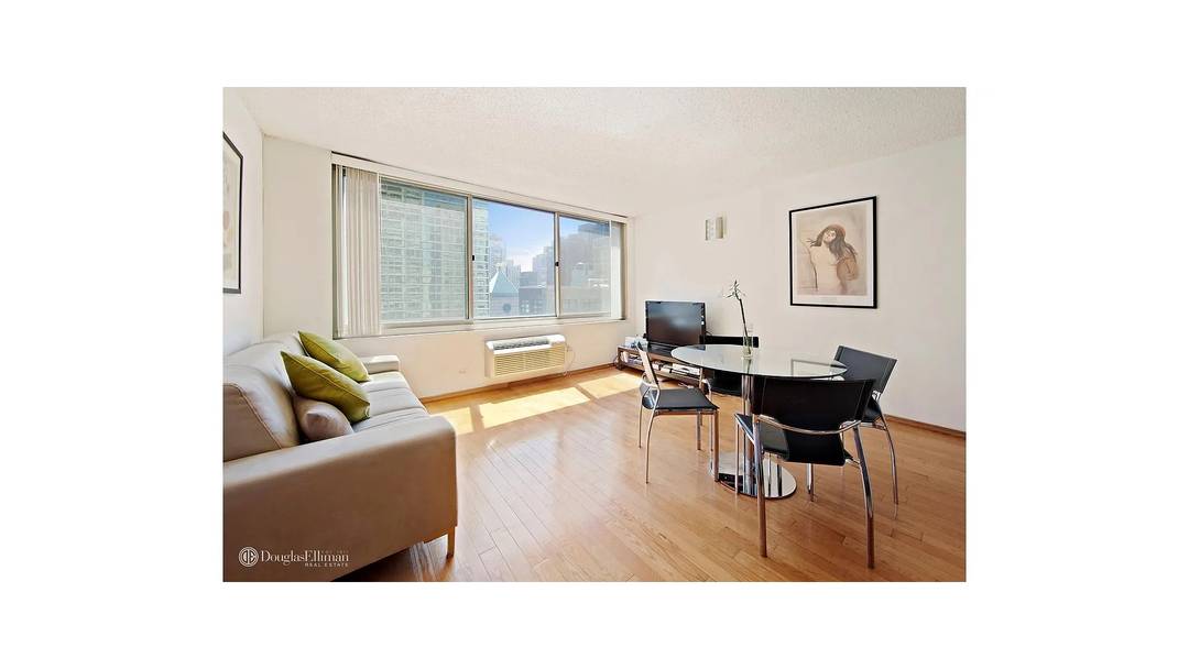 A Rare Value with Iconic Views in Midtown East Residence 25A is a high floor, sun drenched one bedroom, one bathroom home offering approximately 531 square feet of thoughtfully designed ...