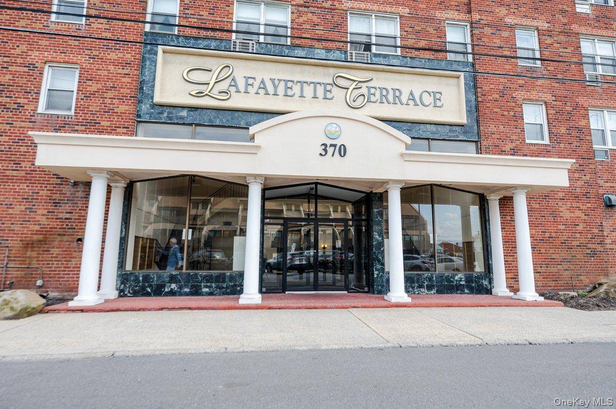 Large 1 Bedroom Unit, Large Entry Foyer, Newly Renovated Kitchen and Bath, Bright, Ammenities Include Gym, Sauna, Storage, Bike Storage and Clubhouse, Laundry Room On Every Floor, Waitlist For Garage ...