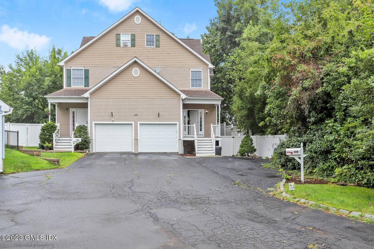 Move right in to this completely renovated Townhouse with three en suite bedrooms and a bonus room for an office.