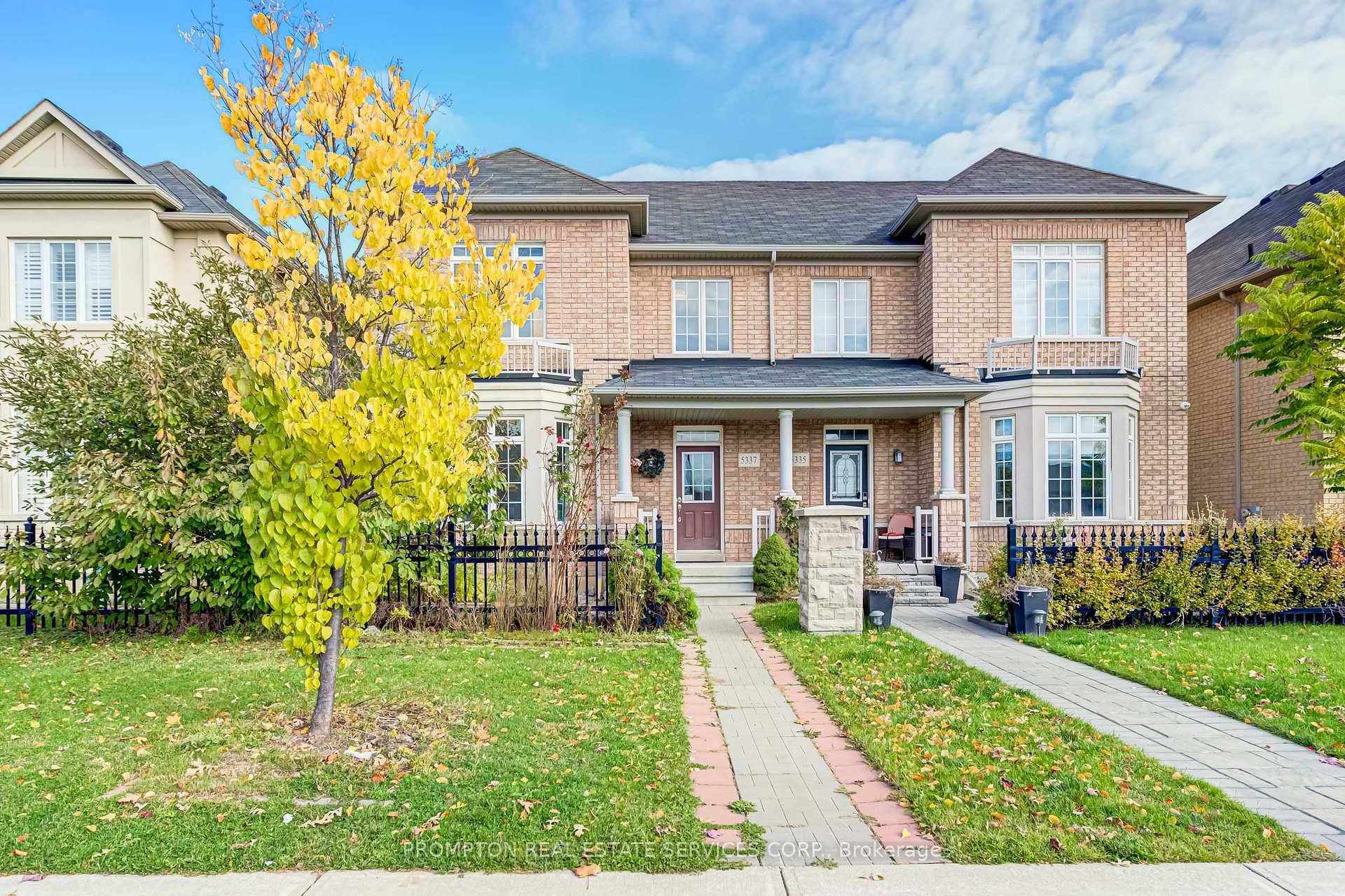 Stylish 3 bed, 2. 5 bath semi in the heart of Churchill Meadows.