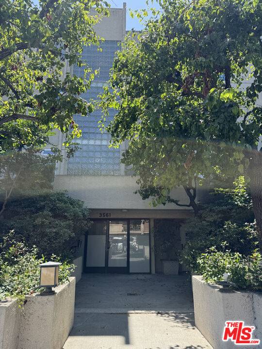 3561   Clarington Ave 2BR La