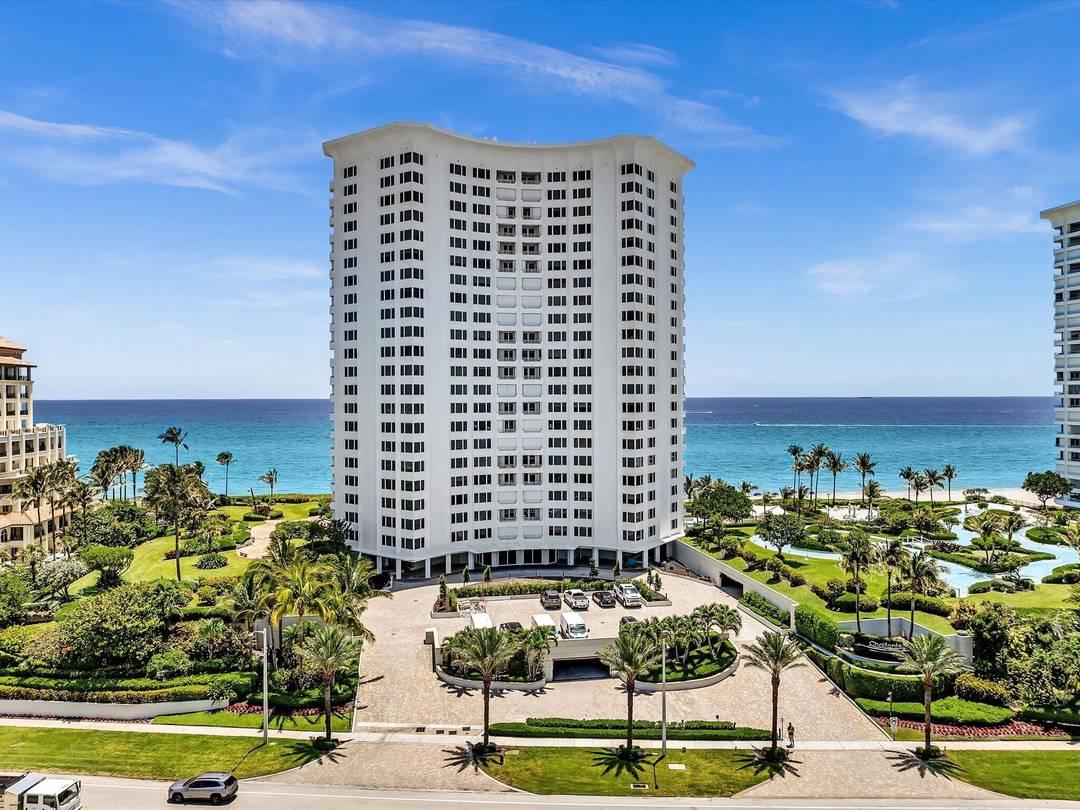 From the moment you enter this sun drenched oceanfront retreat, you will immediately be captivated by the sweeping panoramic views of Lake Boca Raton from its ideal 9th floor perch.