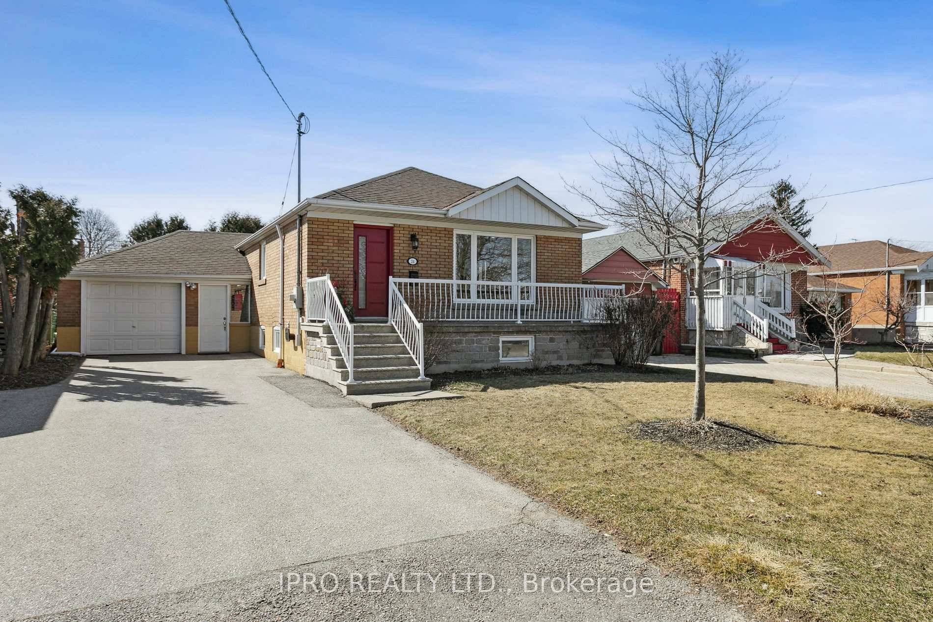 WELCOME TO 24 CROSLAND DRIVE, nestled in the Wexford Maryvale Neighborhood, a Great Location for those who Appreciate Comfort and Convenience.