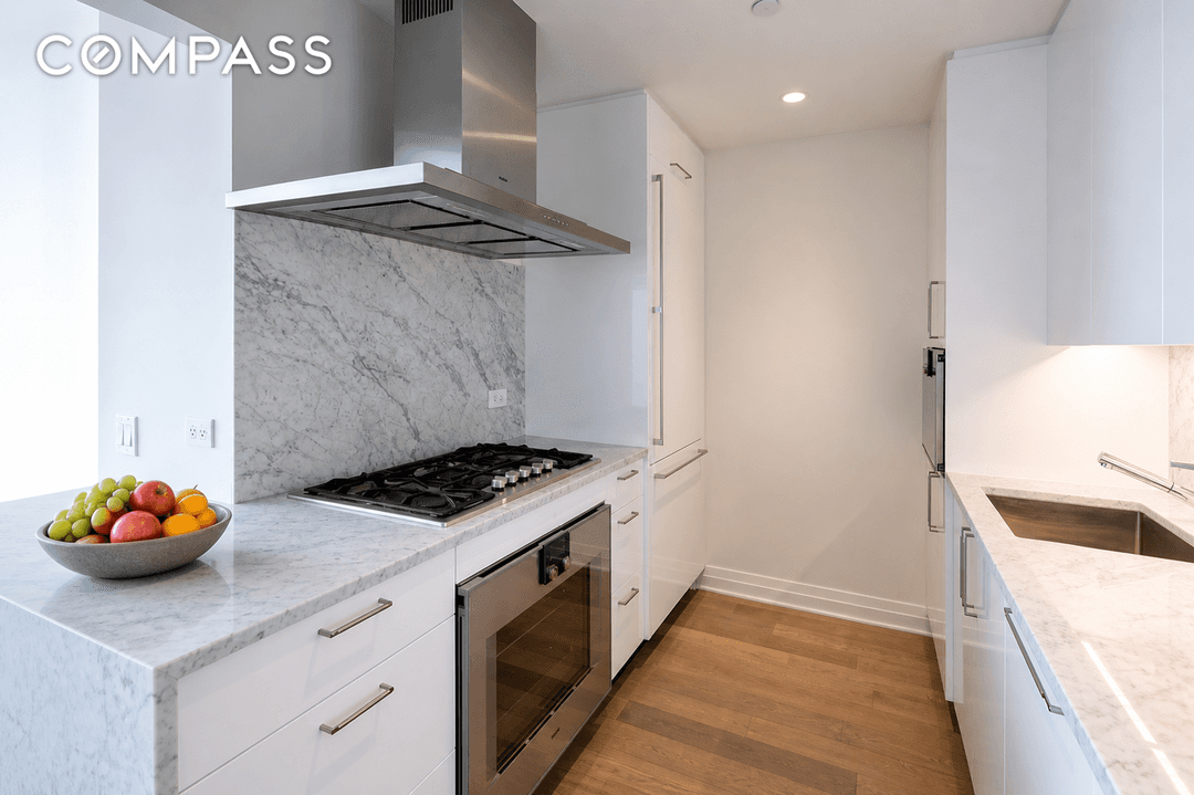 Spacious Junior One Bedroom with Iconic Southern Skyline Views Wake up to breathtaking, sun drenched southern exposures through dramatic floor to ceiling windows, showcasing sweeping views of the Hudson River, ...