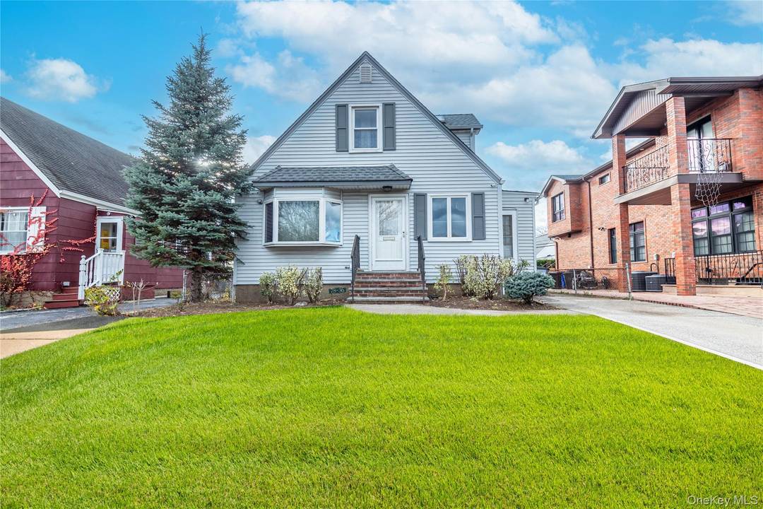 Welcome to 7836 271st Street in New Hyde Park !