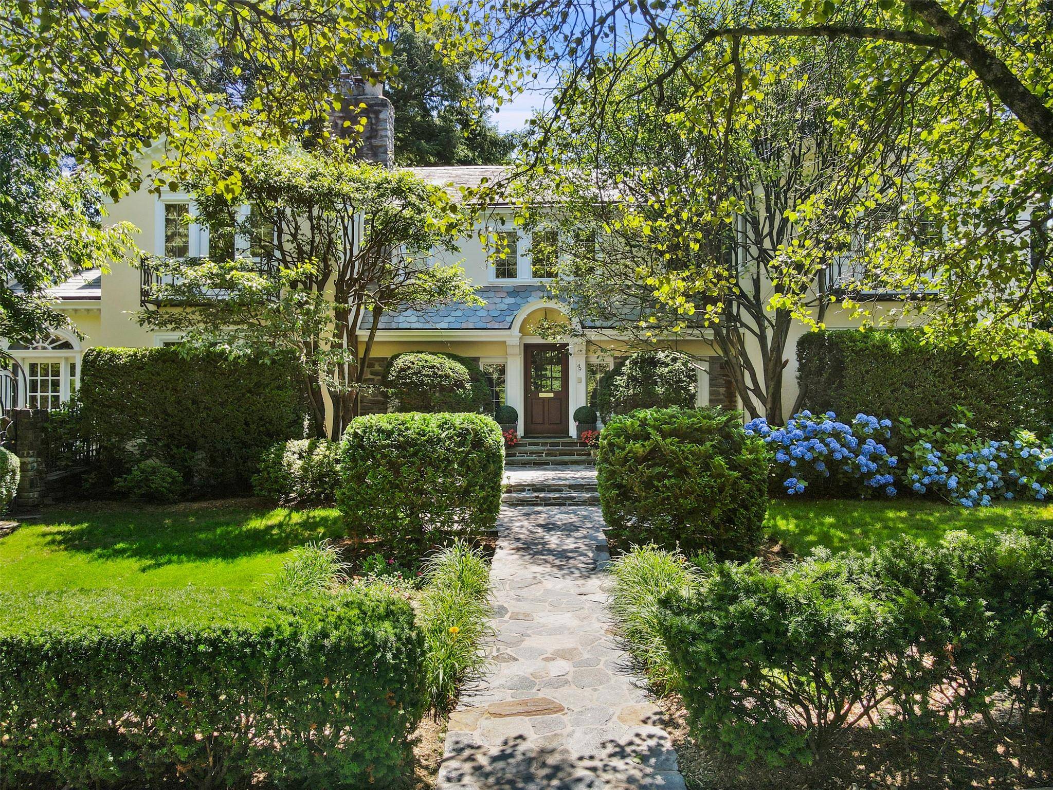 Beautiful Lawrence Park West residence with exceptional details designed by noted architect Howard amp ; Frenaye and renovated recently to include a stunning new chefs kitchen, family room and primary ...