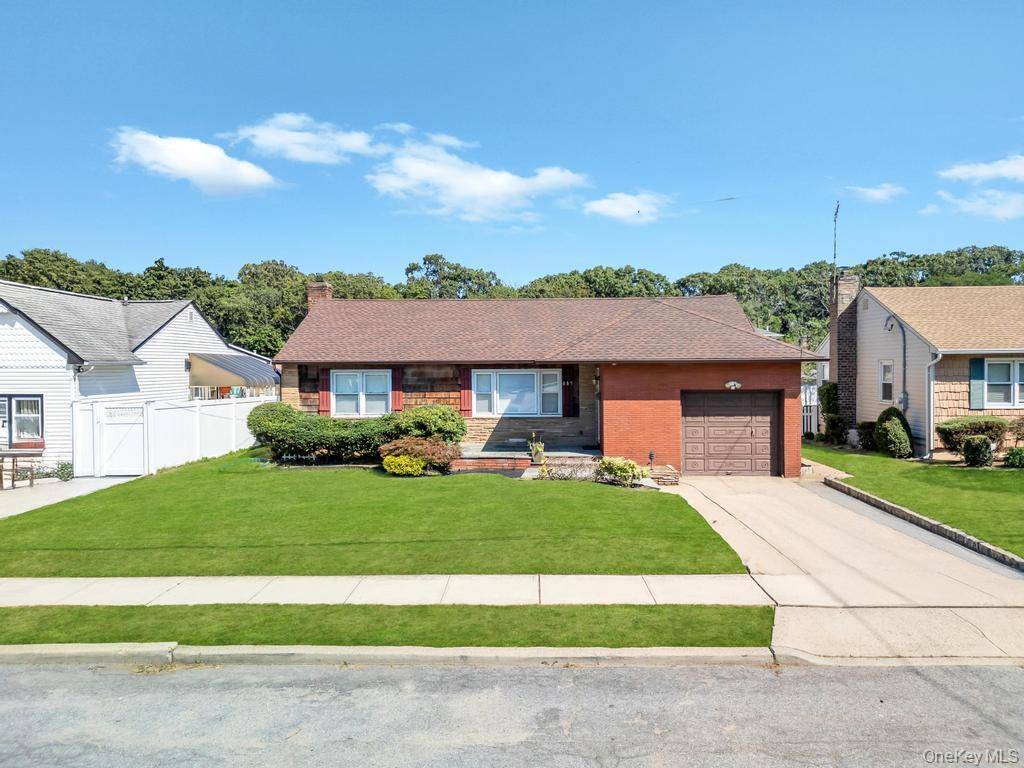 Do Not Miss Out This Nicely Maintained House.