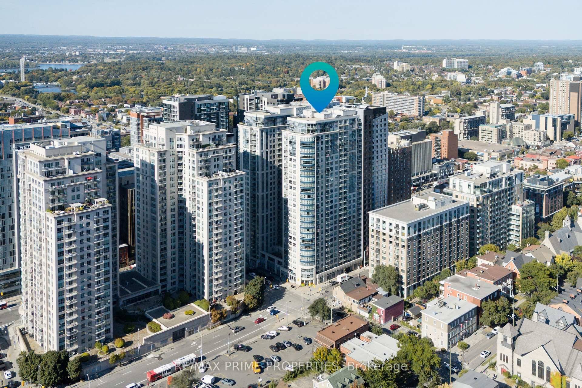 Includes underground parking Welcome to Unit 1306 at 195 Besserer Street, a modern condo in the highly sought after Galleria building, located in Ottawa's vibrant Sandy Hill neighborhood.