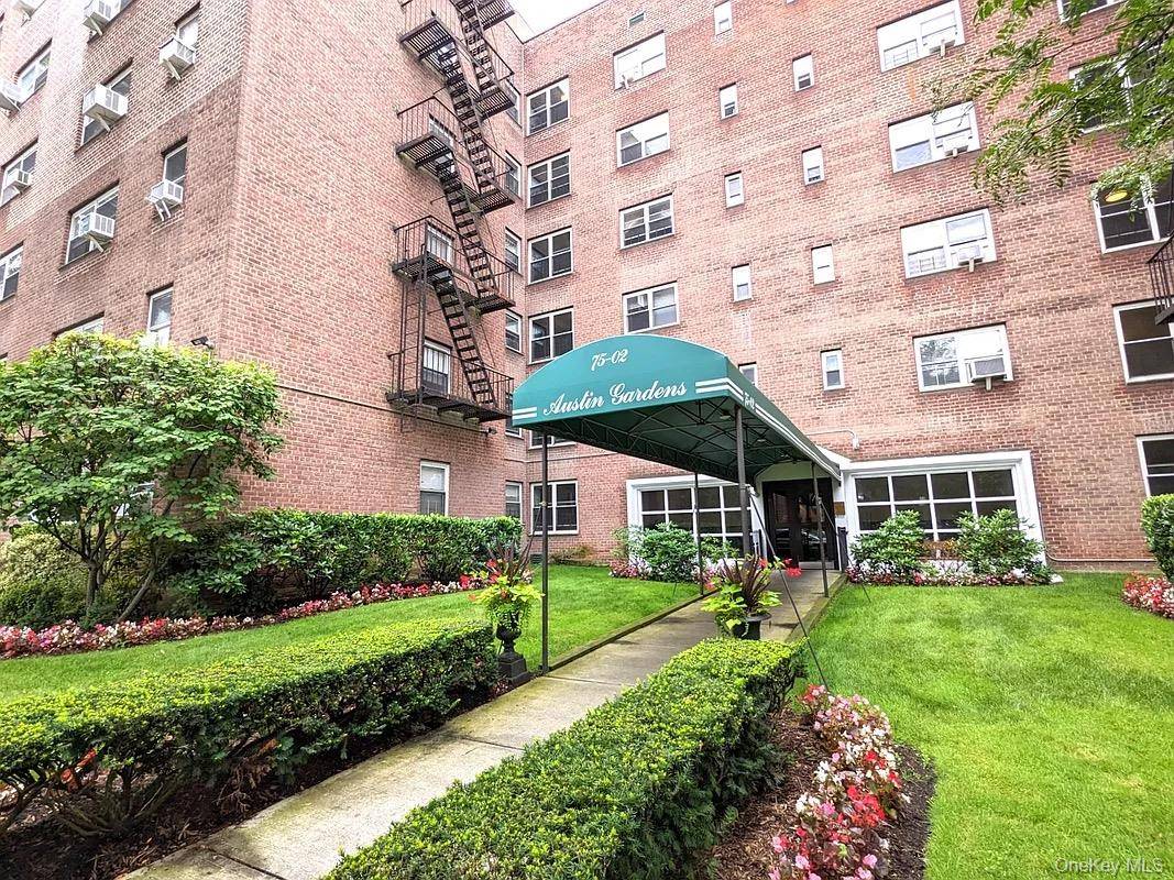 Welcome to Austin Gardens, a beautifully maintained post war co op complex ideally located in the tree lined part of Austin Street in the heart of Forest Hills.