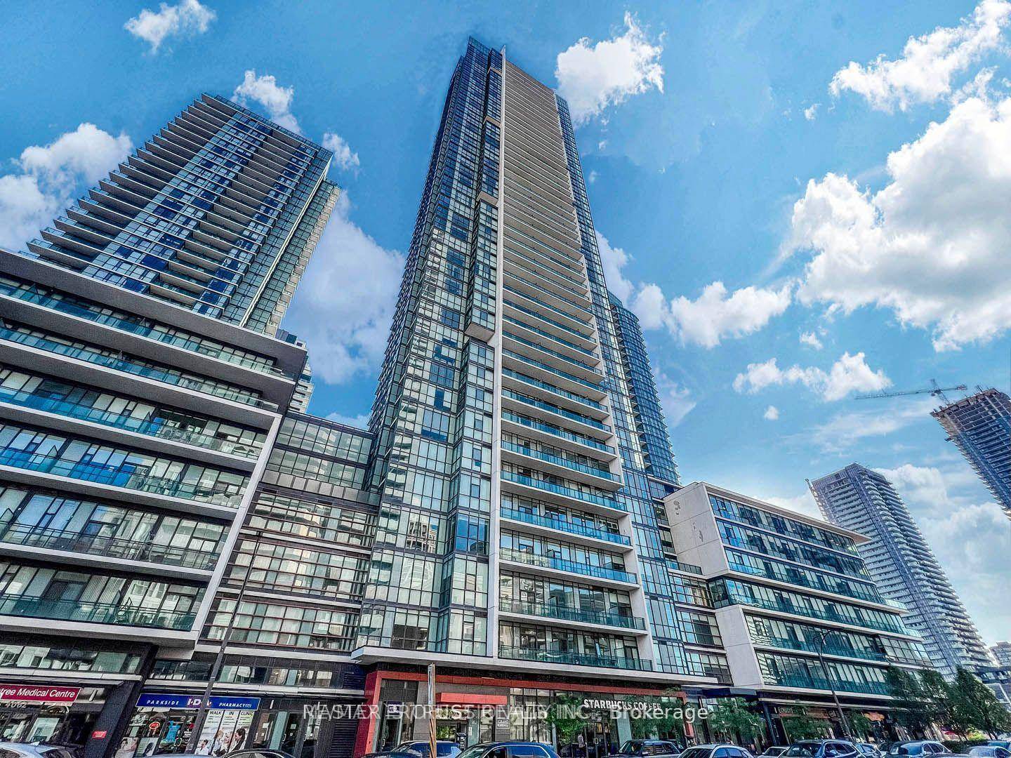 Absolutely Stunning 2 Bedroom Condo In Prime Location !