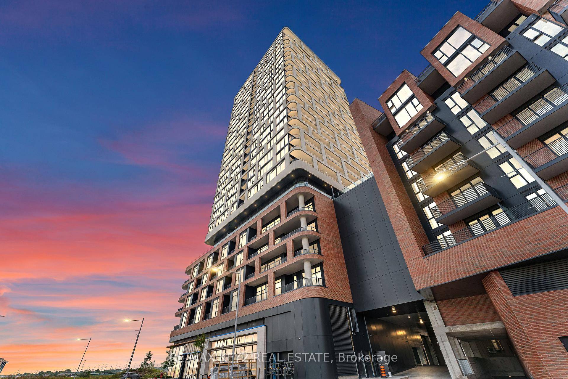 Brand New Luxury 1 Bedroom Den With 2 Full Bathrooms In The Prestigious Gallery Tower Condos !